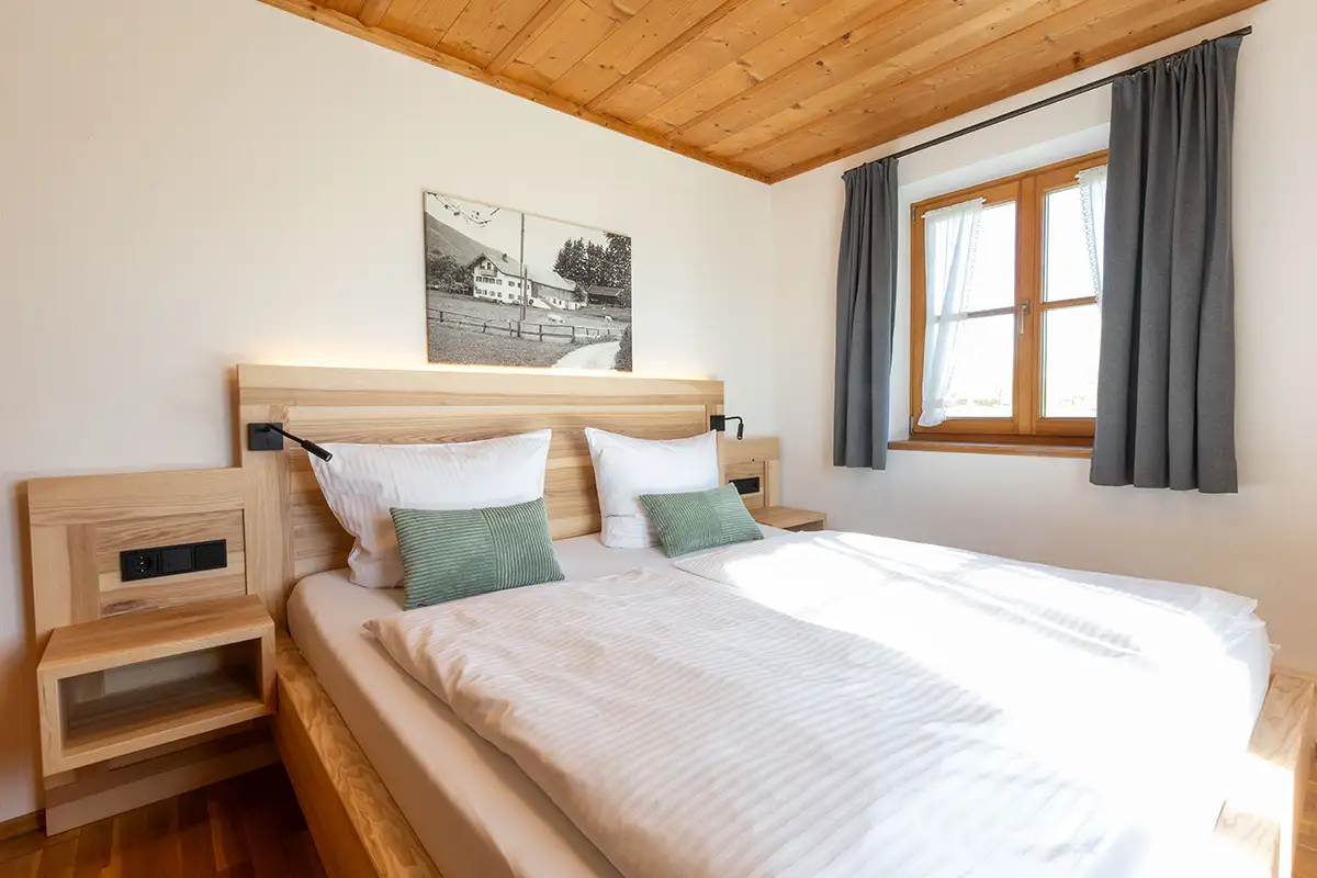 Schlafzimmer der Ferienwohnung Tegernsee im Broslhof
