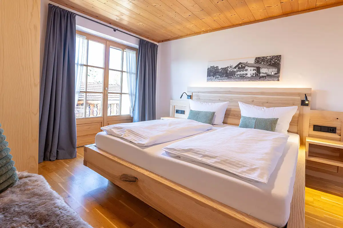 Schlafzimmer der Ferienwohnung Vorberg im Broslhof